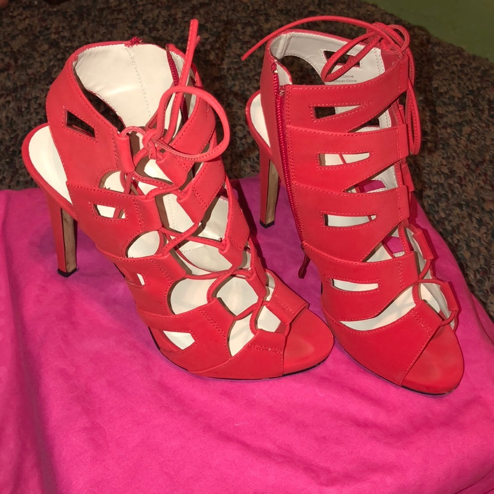 Red (Verrasa) peep toe tie up sandala